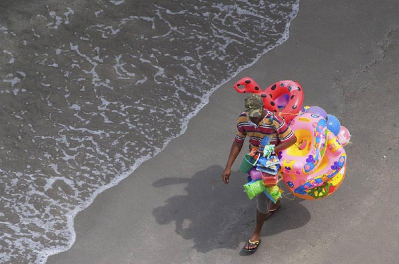 Vendedor en Playa de Bocagrande, Cartagena, Boliva...