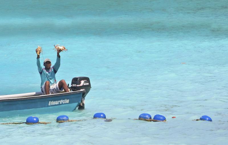 Hombre Pescando, Islas del Rosario, Cartagena, Bol...