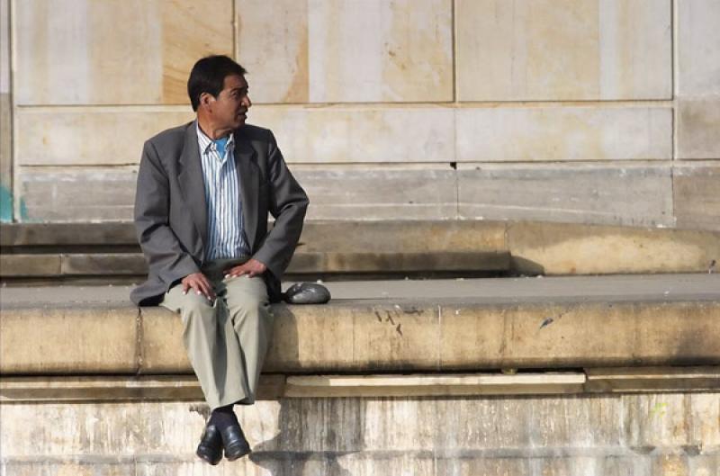 Hombre en la Plaza Bolivar, La Candelaria, Bogota,...