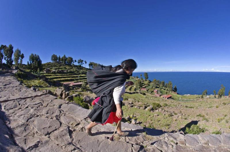 Mujer en el Campo, Puno, Peru, Lima, Sur America