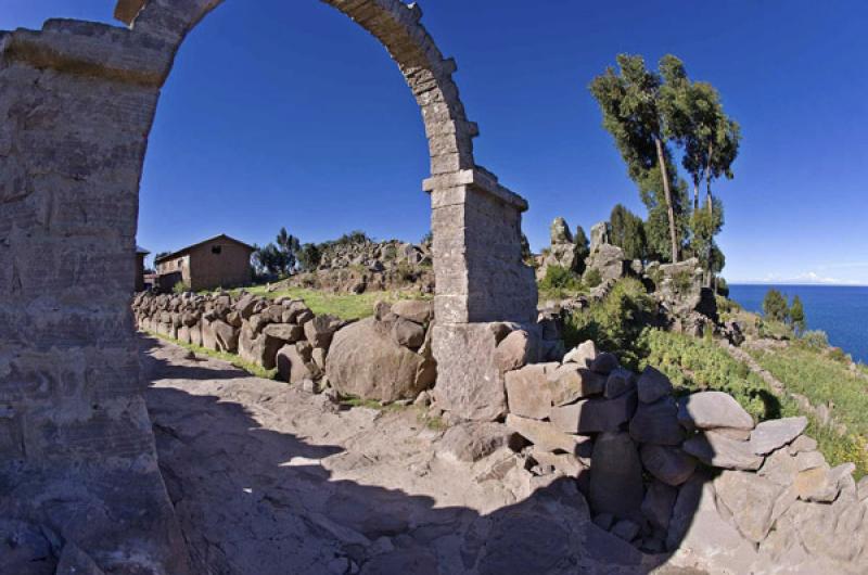 Arco en Taquile, Puno, Peru, Lima, Sur America