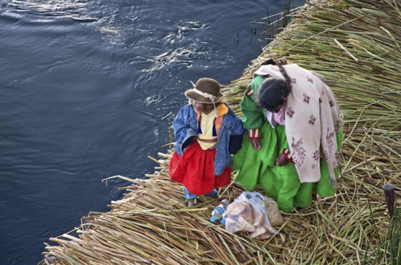 Madre con su Hija, Puno, Peru, Lima, Sur America