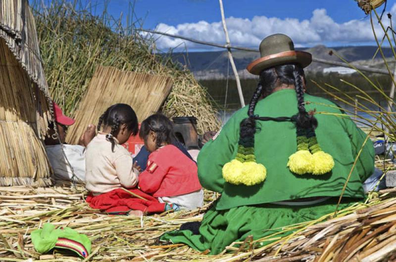 Madre con su Hija, Puno, Peru, Lima, Sur America