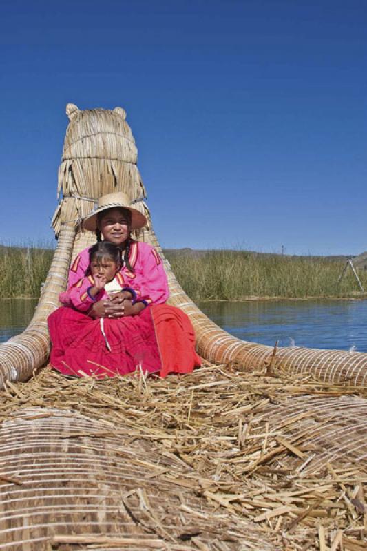 Madre con su Hija, Puno, Peru, Lima, Sur America