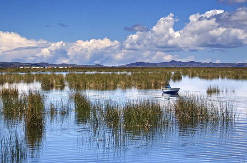 Mujer en un Bote, Puno, Peru, Lima, Sur America