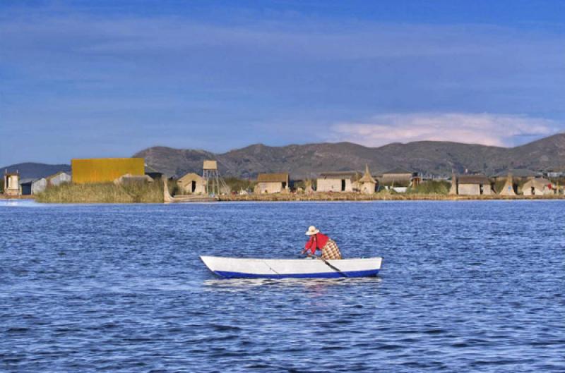 Mujer en un Bote, Puno, Peru, Lima, Sur America