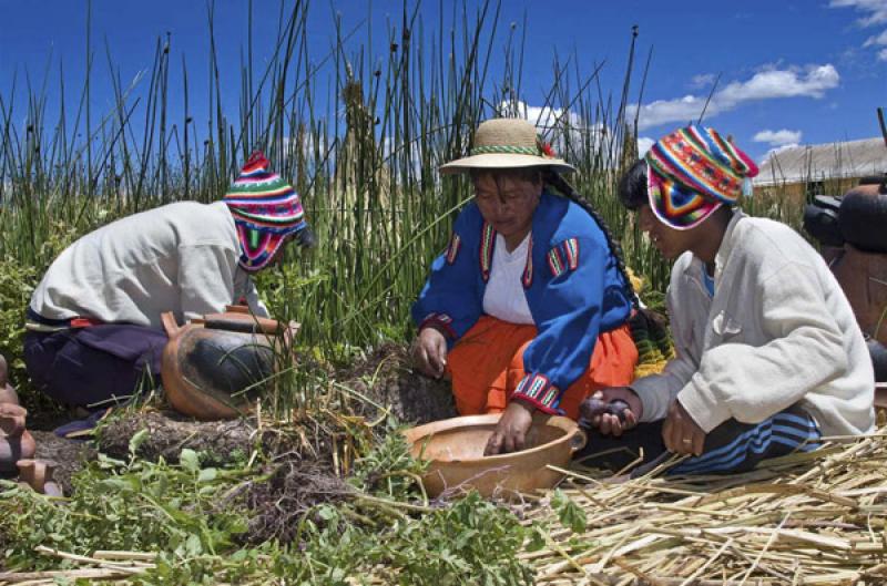 Indigenas Aimara, Puno, Peru, Lima, Sur America