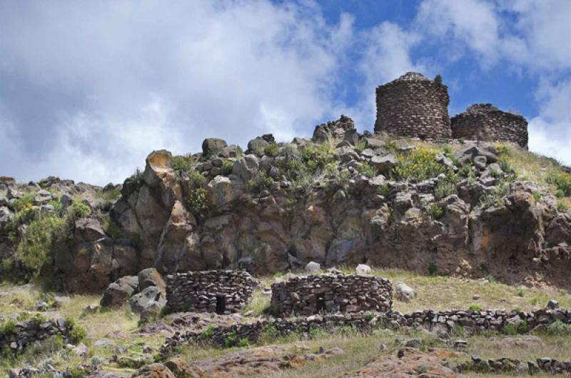 Chullpas de Sillustani, Puno, Peru, Lima, Sur Amer...