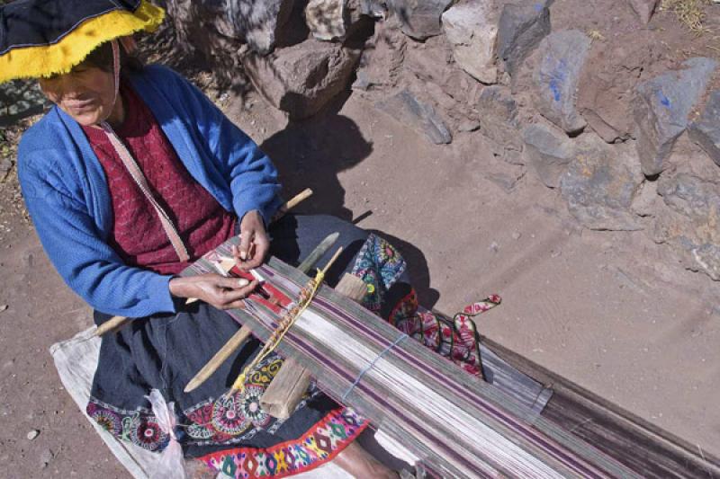 Mujer Tejiendo, Pisac, Cuzco, Cusco, Peru, Sur Ame...