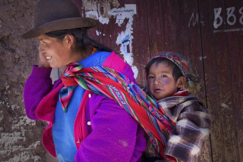 Madre con su Hijo, Pisac, Cuzco, Cusco, Peru, Sur ...