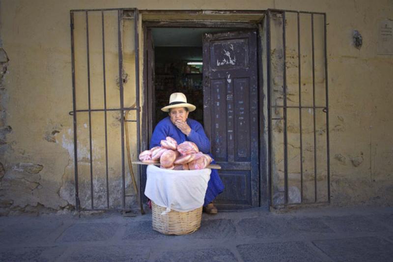 Mujer Indigena, Pisac, Cuzco, Cusco, Peru, Sur Ame...