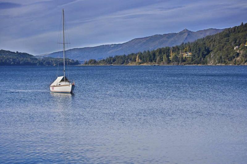 Barco en el Lago Nahuel Huapi, Bariloche, Rio Negr...