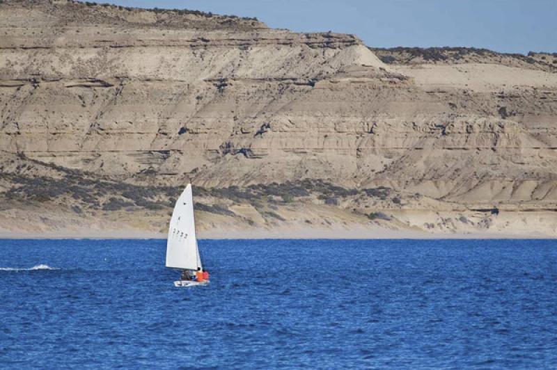 Velero en el Mar, Peninsula Valdes, Patagonia, Arg...