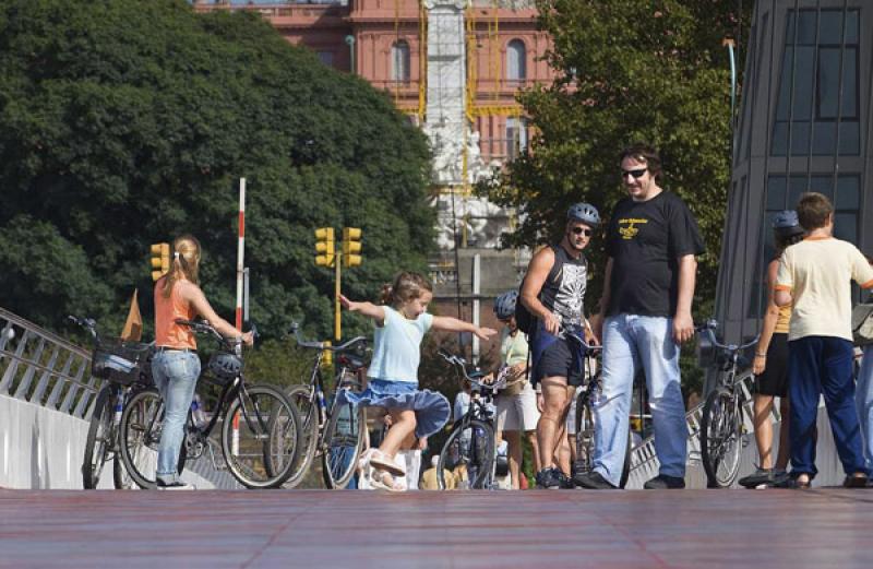 Personas en Bicicleta, Puente de la Mujer, Buenos ...