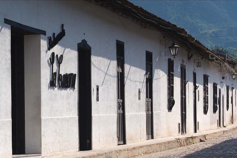 Calle en el Municipio San Juan de Giron, Santander...