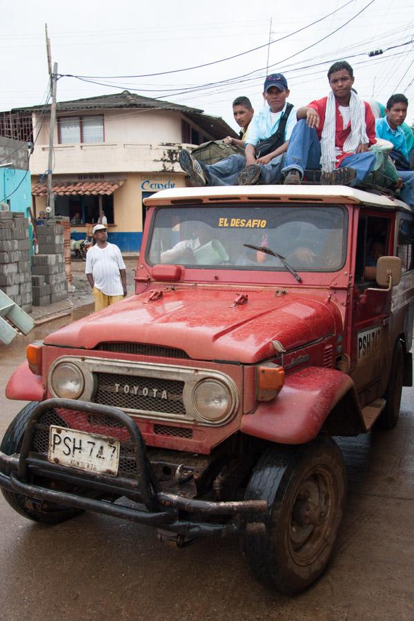 Campero transportando Gente