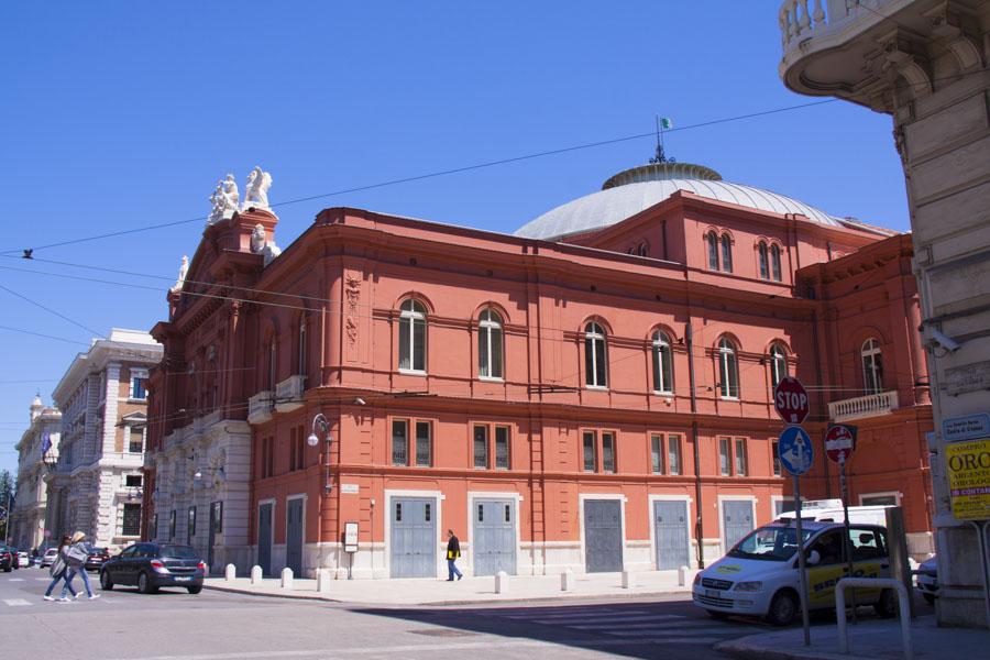 Teatro Petruzzelli Bari, Italia Europa