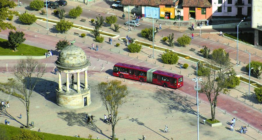 Vista Panoramica del Transmilenio en el centro de ...