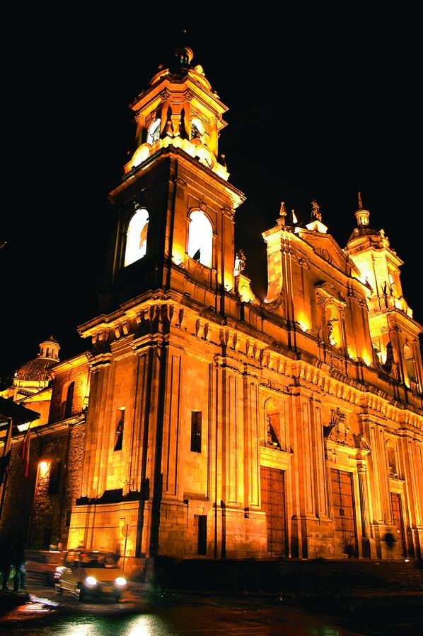 Catedral Primada en el barrio La Candelaria en Bog...