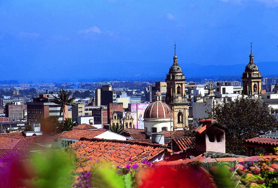 Vista Panoramica del Barrio La Candelaria en Bogot...