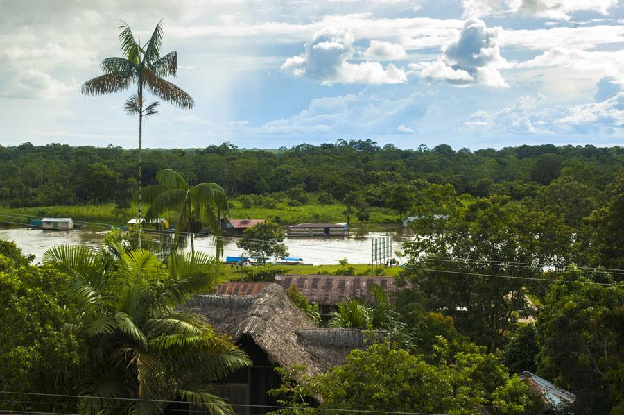 Casas Junto al Rio Amazonas, Amazonas, Colombia