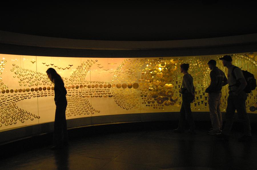 Sala de Exposicion en el Museo del Oro en Bogota, ...