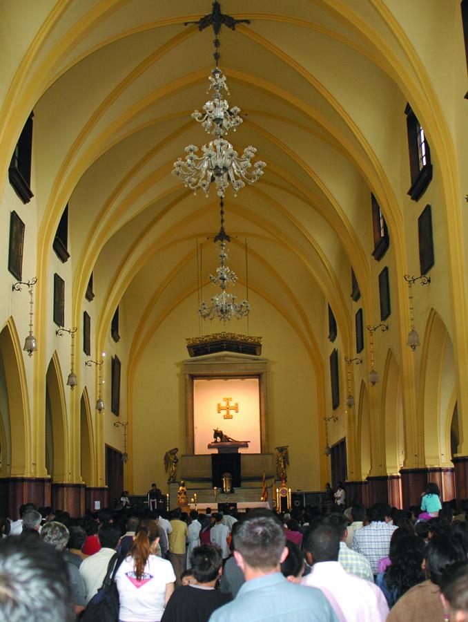 Interior del Santuario de Monserrate en Bogota, Cu...