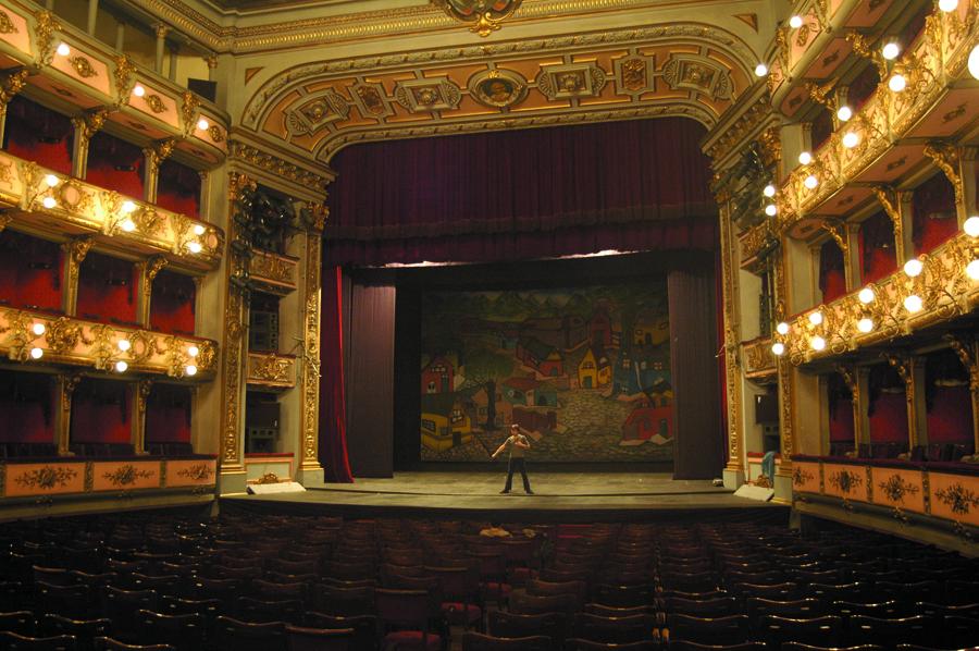 Interior del Teatro Colon en Bogota, Cundinamarca,...