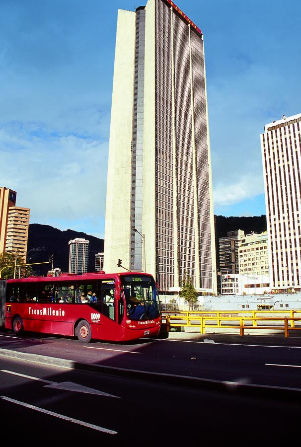 Buses de Transmilenio en Bogota, Cundinamarca, Col...