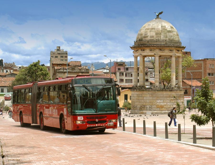 Transmilenio en el Parque de los Periodistas en Bo...