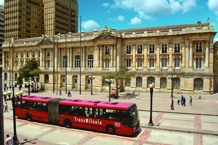 Buses de Transmilenio en Bogota, Cundinamarca, Col...