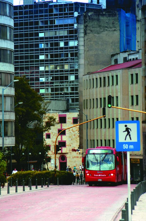 Buses de Transmilenio en Bogota, Cundinamarca, Col...