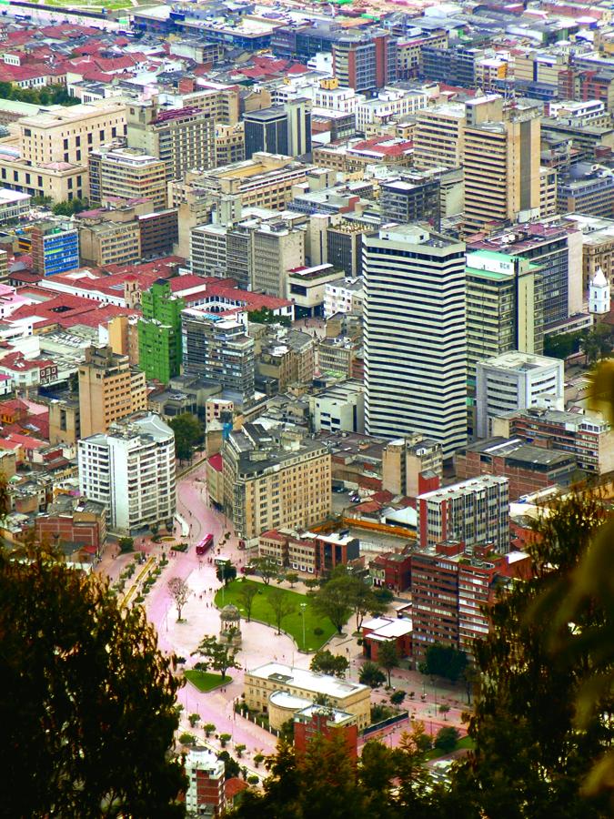 Vista Panoramica de Eje Ambiental de la Avenida Ji...