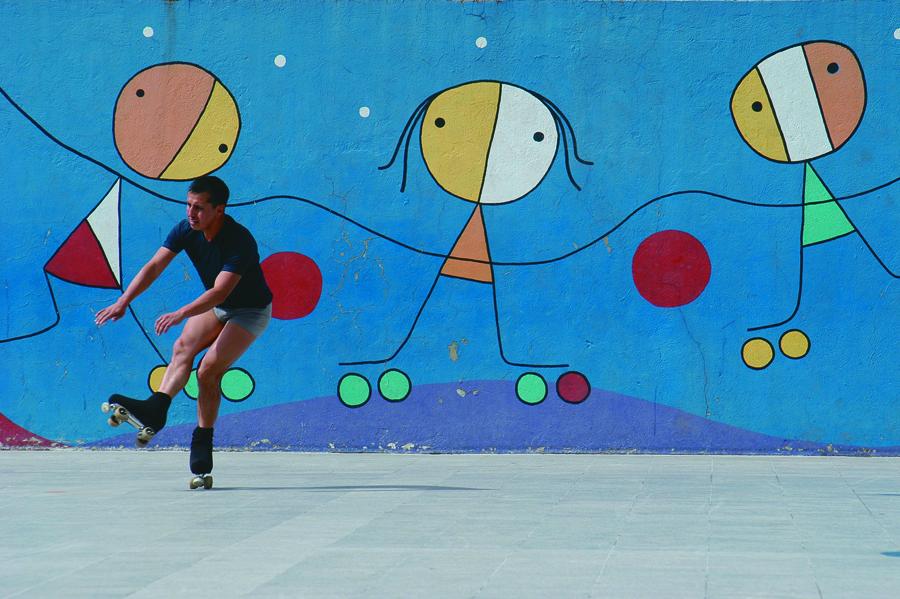 Hombre Patinando en el Parque Metropolitano Simon ...