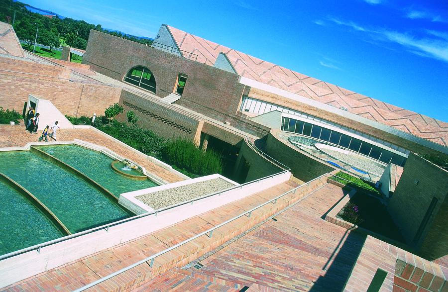 Panoramica de la Biblioteca Virgilio Barco en Bogo...