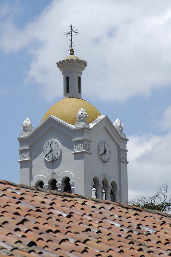 Detalle de la Iglesia Santa Barbara, Barrio Usaque...