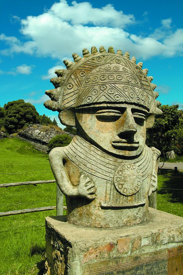 Escultura en el Parque Arqueologico Piedras de Tun...