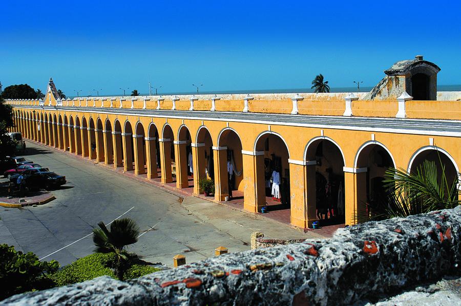 Bovedas de la Antigua Aduana en Cartagena, Bolivar...