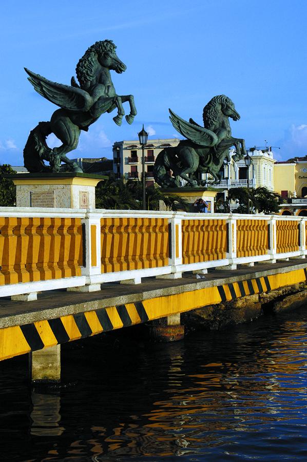 Monumento "Los Pegasos" en Cartagena, Bolivar, Col...