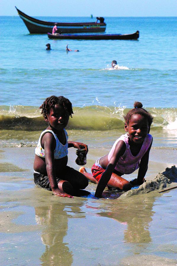 Niñas en la Playa, Cartagena, Bolivar, Colombia