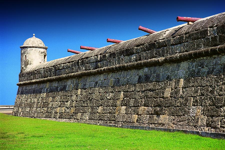 Muralla en el Fuerte San Fernando Cartagena, Boliv...