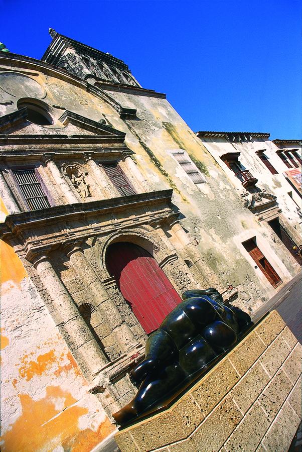 Fachada de la Iglesia Santo Domingo con Escultura ...