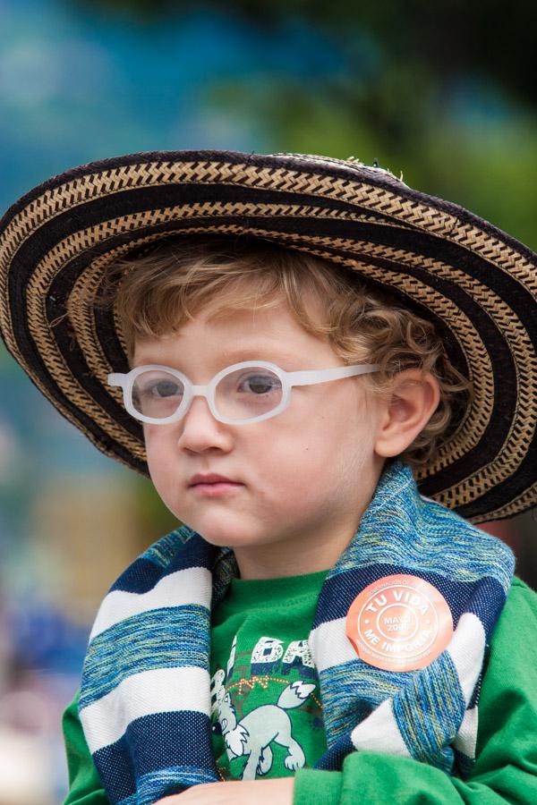 Retrato de un Niño con Poncho y Sombrero Vueltiao