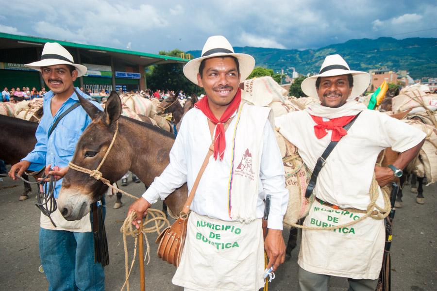 Arrieros con Mulas en Antioquia, Colombia