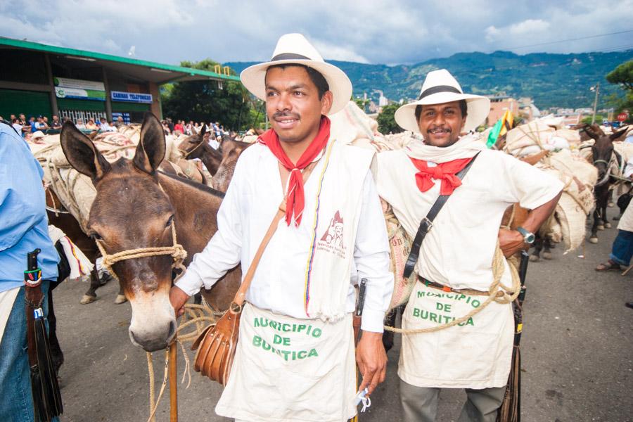 Arrieros con Mulas en Antioquia, Colombia