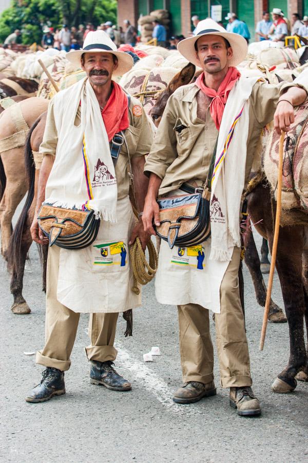 Arrieros con Mulas en Antioquia, Colombia