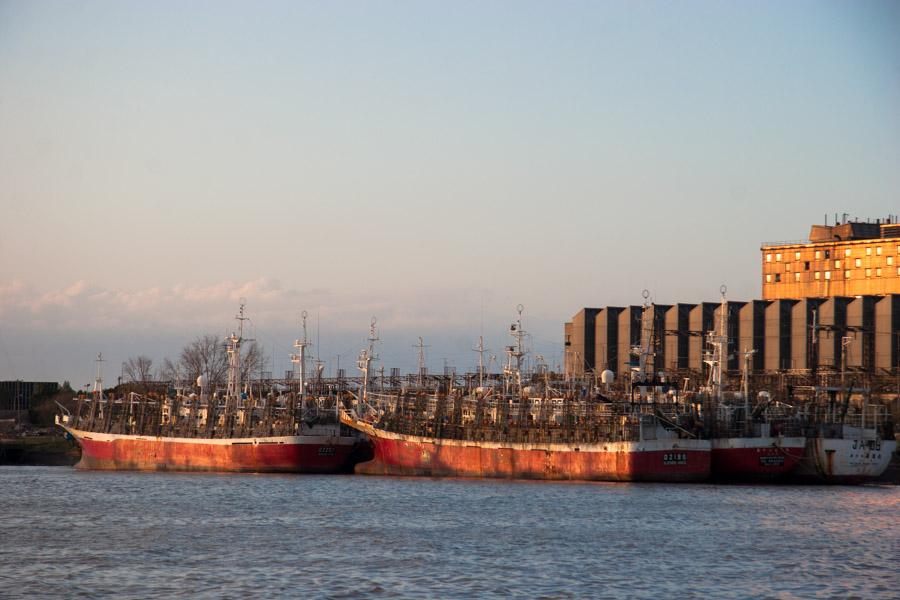 Navios en el Puerto Rio de la Plata, Buenos Aires,...