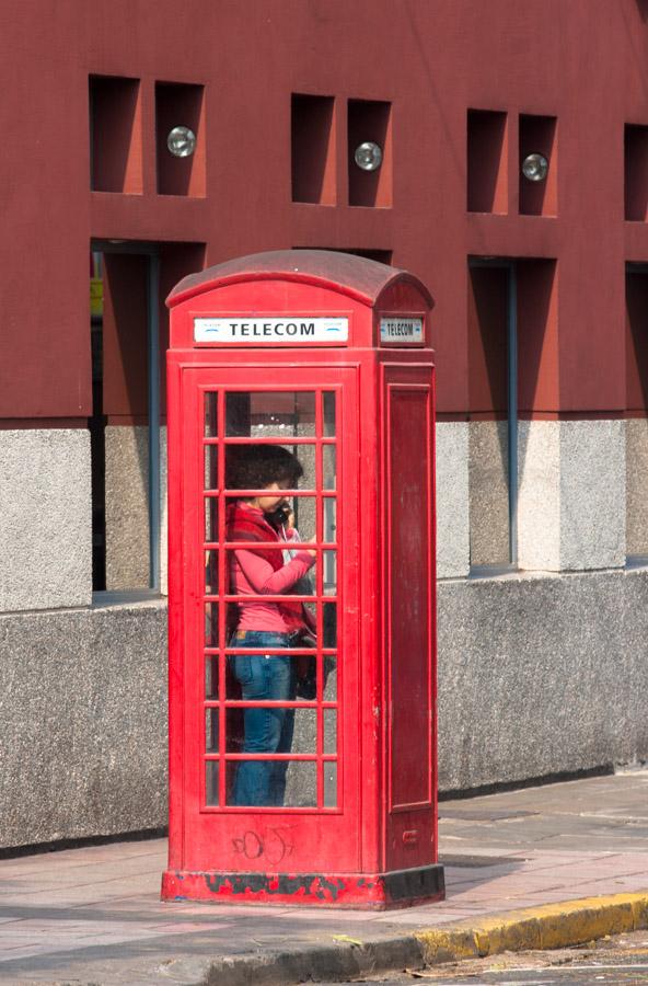 Cabina Telefonica en el Barrio Recoleta, Buenos Ai...