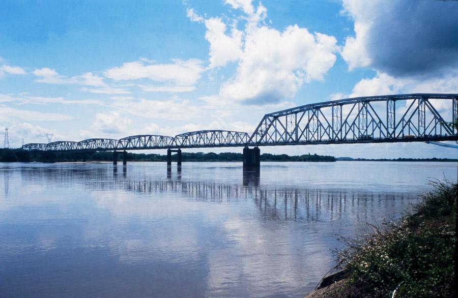 Puente Sobre el Rio Magdalena, Puerto Berrio, Anti...