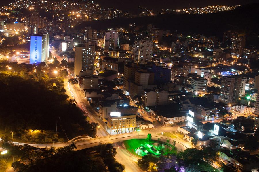 Panoramica Nocturna de Cali, Valle del Cauca, Colo...